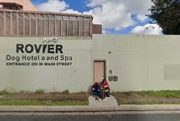 Pet boarding service Rover Dog Hotel And Spa Los Angeles